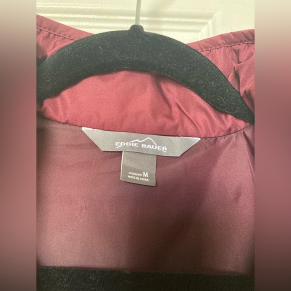 Eddie Bauer maroon quailed jacket! - Picture 3 of 5